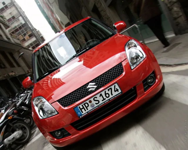 Suzuki Swift 2004 хетчбек — 5