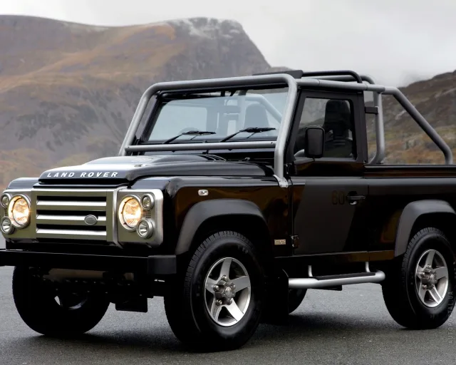 Land Rover Defender 90 Station Wagon 2.4D MT Base — 16