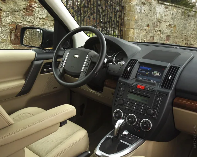 Land Rover Freelander 2 2.2D MT E — 7