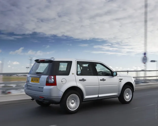 Land Rover Freelander 2 2.2D MT E — 23
