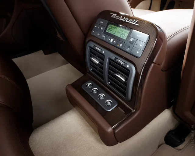 Maserati Quattroporte 2008 sedan — 5