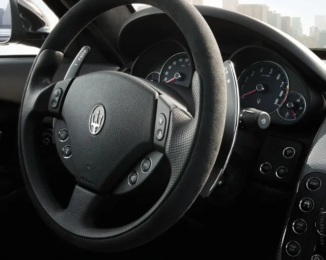 Maserati Quattroporte 2008 sedan — 13