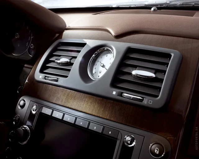 Maserati Quattroporte 2008 sedan — 12