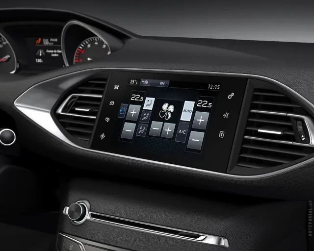 Peugeot 308 2013 5-дверний хетчбек — 6
