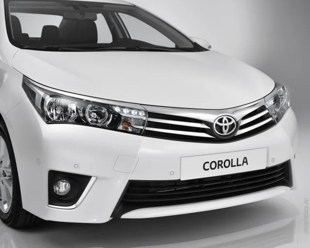 Toyota Corolla 2013 седан — 9