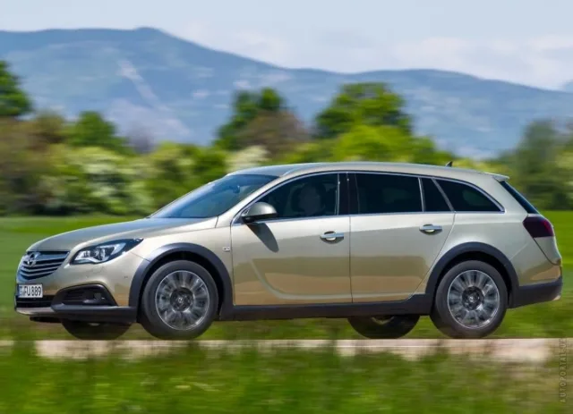 Opel Insignia Country Tourer station wagon — 7