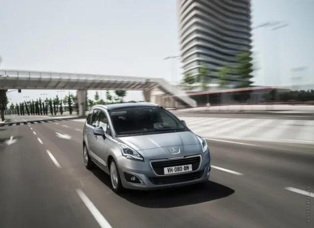 Peugeot 5008 2014 minivan — 8