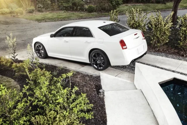 Chrysler 300C 2012 (Крайслер 300С) седан — 9