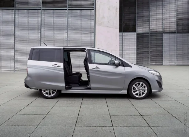 Mazda 5 2013 minivan — 6
