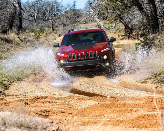 Jeep Cherokee позашляховик — 16