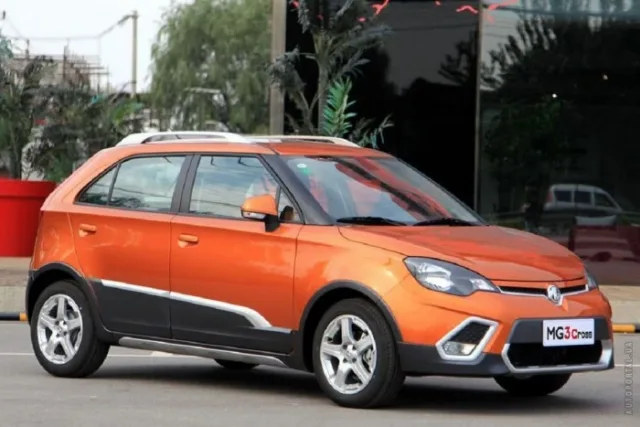 MG 3 Cross 1.5 MT Standard — 3