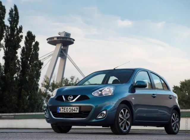 Nissan Micra 2013 5-дверний хетчбек — 10