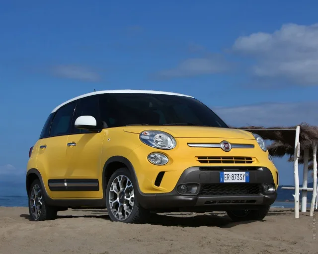 Fiat 500 L Trekking універсал — 14