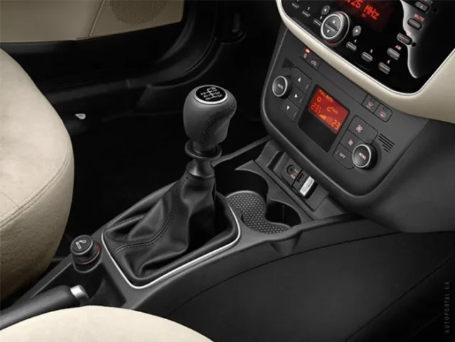 Fiat Linea 2013 sedan — 4