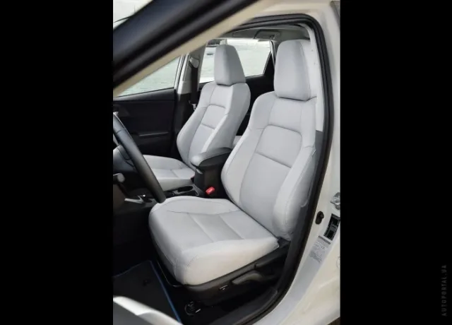 Toyota Auris Touring Sports (Тойота Аурис Туринг Спортс) универсал — 4