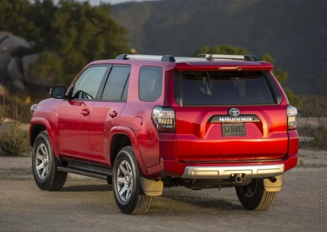 Toyota 4Runner 4.0 AT — 8