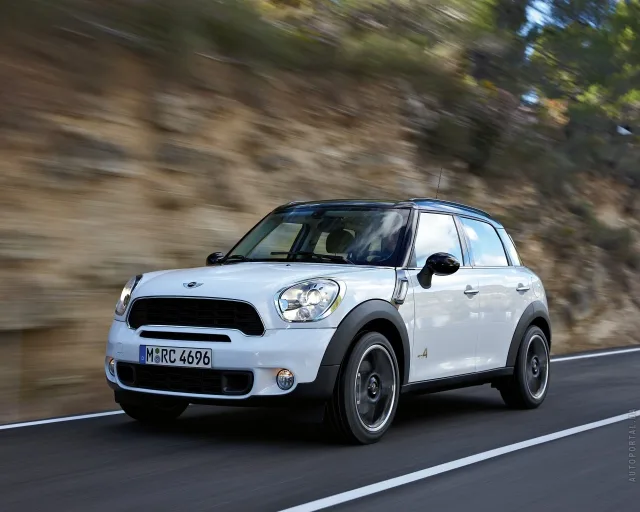 MINI Cooper S Countryman crossover — 14