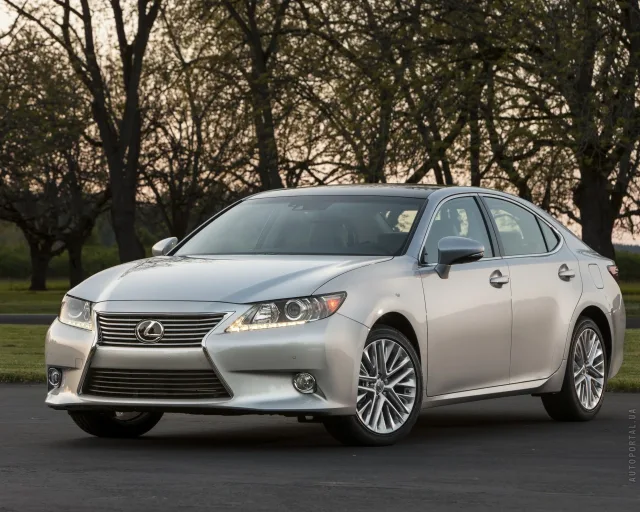 Lexus ES 2012 sedan — 18