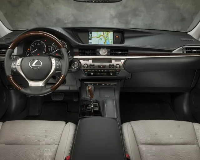 Lexus ES 2012 sedan — 10