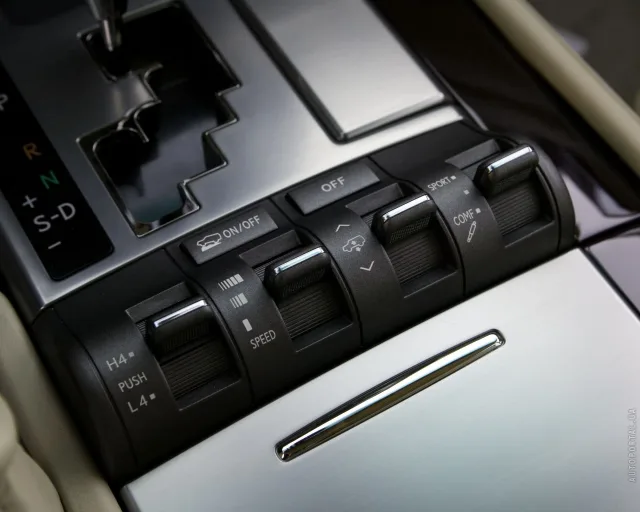 Lexus LX 570 AT Luxury — 23