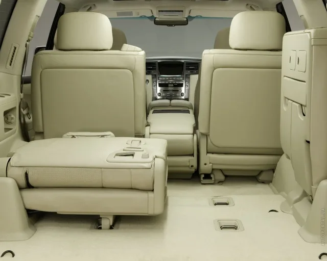 Lexus LX 570 AT Luxury — 7