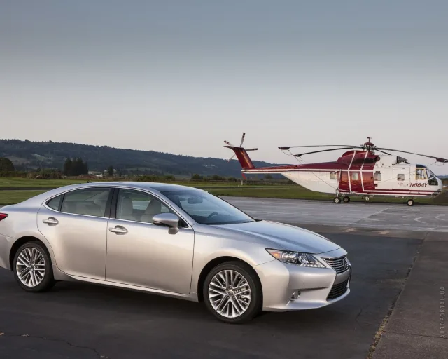 Lexus ES 2012 sedan — 17