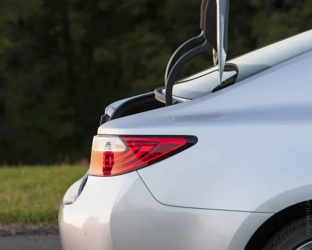 Lexus ES 2012 sedan — 25