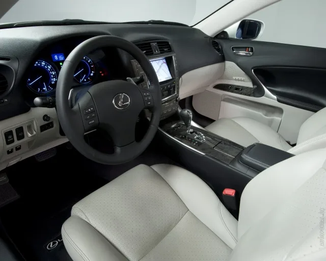 Lexus IS 2005 седан — 15