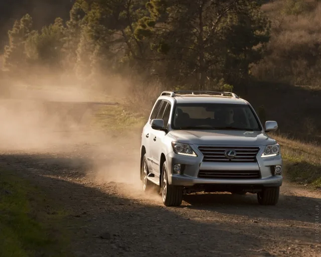 Lexus LX 2012 SUV — 18