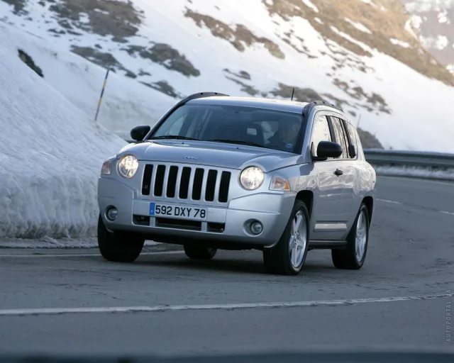 Jeep Compass 2008 кросовер — 24