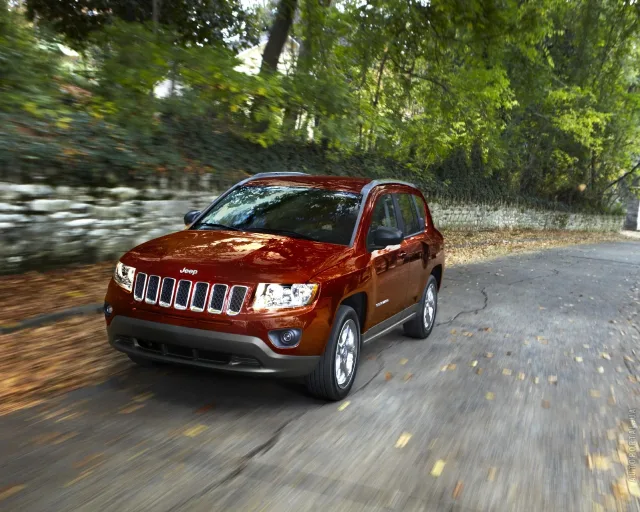 Jeep Compass 2011 кросовер — 17