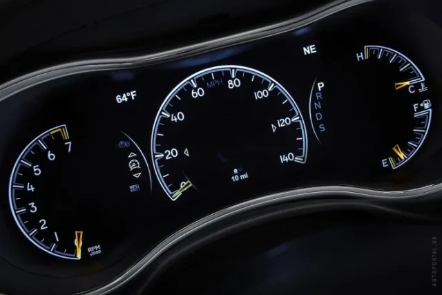 Jeep Grand Cherokee позашляховик — 7