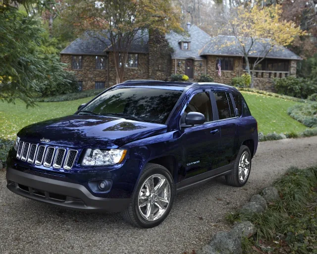 Jeep Compass 2011 кросовер — 24