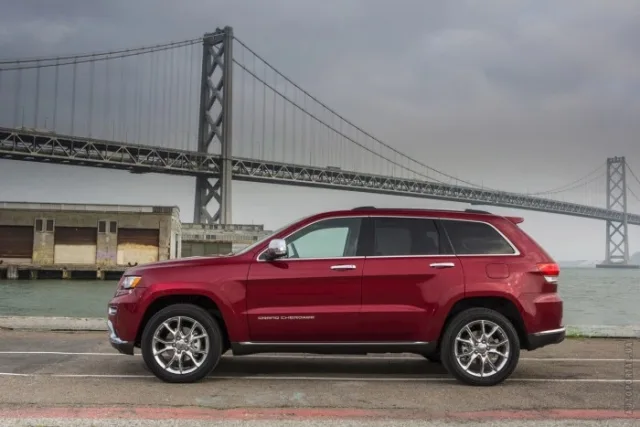 Jeep Grand Cherokee позашляховик — 22