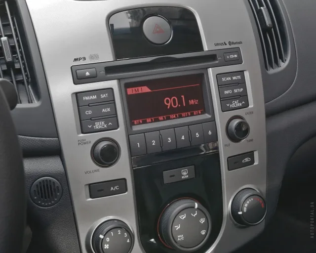 KIA Cerato Koup 2009 купе — 23