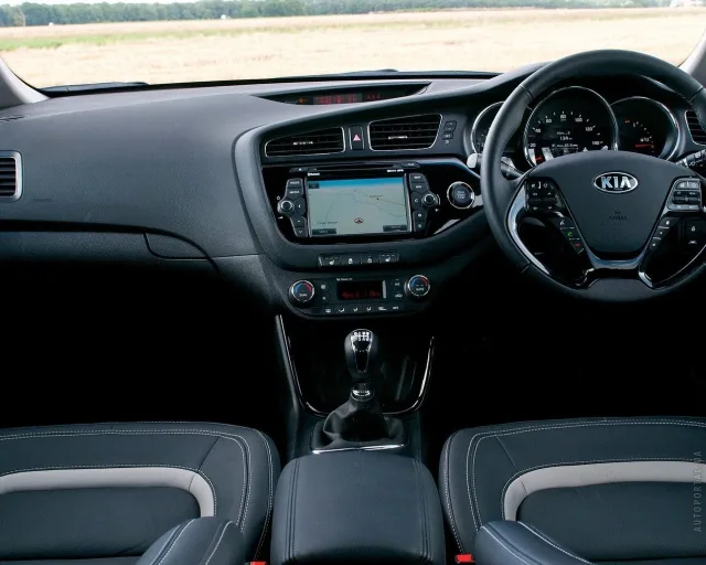 KIA C`eed SW 1.6 AT Mid — 8