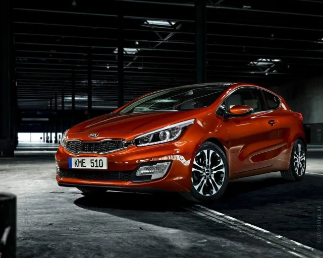 KIA pro cee'd 2012 3-дверний хетчбек — 8