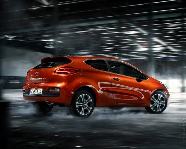 KIA pro cee'd 2012 3-дверний хетчбек — 7
