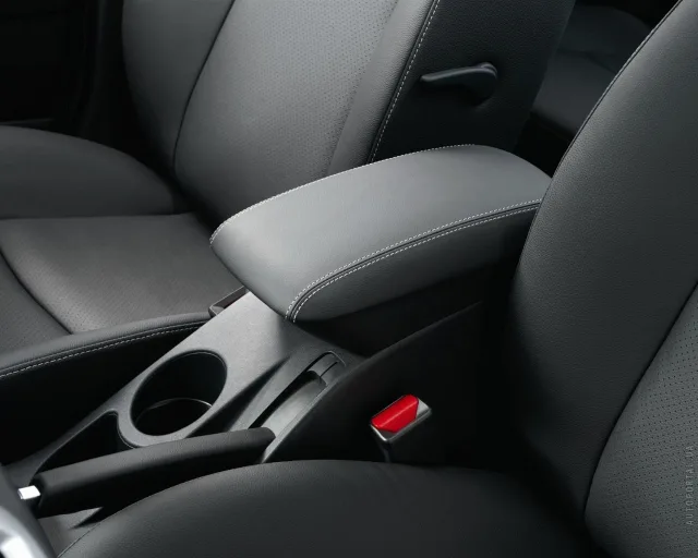KIA Cee'd 2010 хетчбек — 11