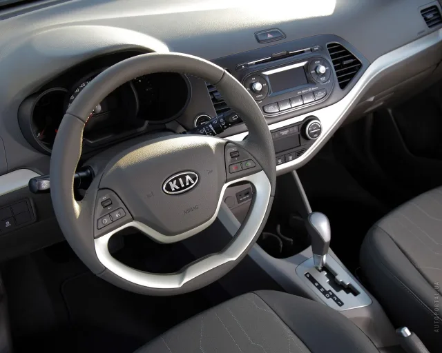 KIA Picanto 2011 хетчбек — 12