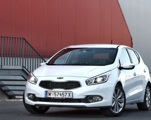 KIA Cee’d JD F/L 2012 hatchback — 18