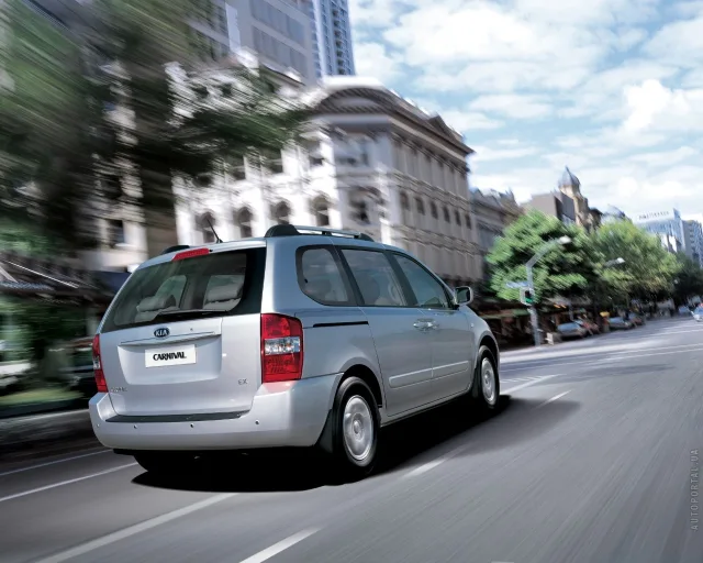 KIA Carnival мінівен — 24