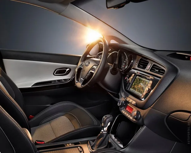KIA Cee’d JD F/L 2012 hatchback — 2