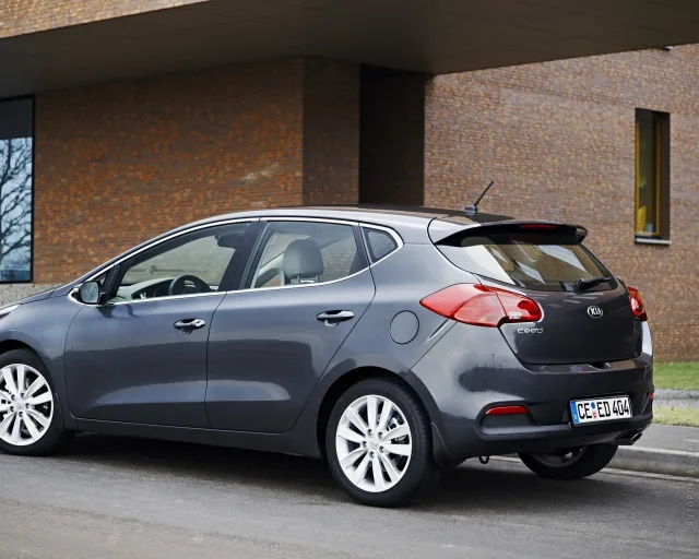 KIA Cee’d JD F/L 2012 hatchback — 25
