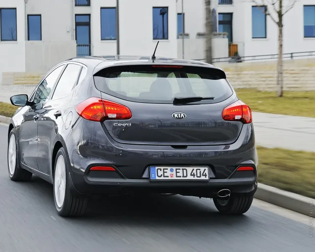 KIA Cee’d JD F/L 2012 hatchback — 17