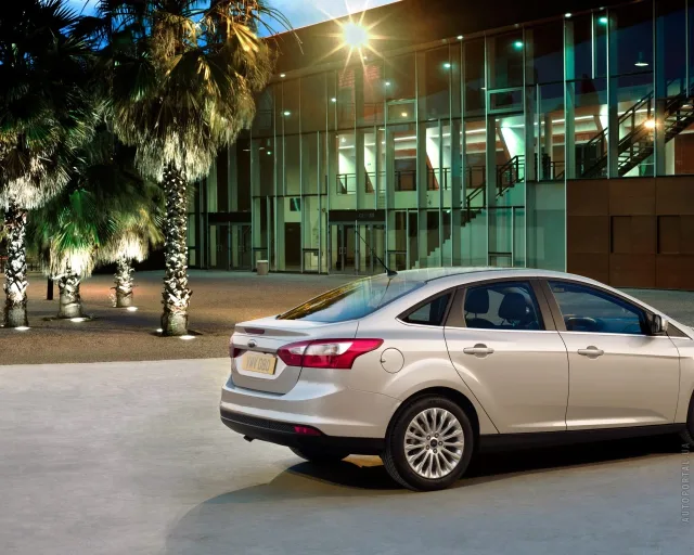 Ford Focus III 2013 sedan — 24