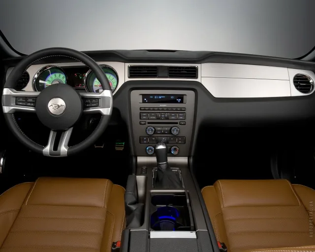 Ford Mustang 4.6 AT — 7