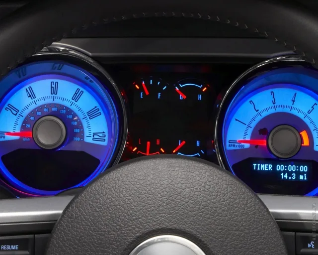 Ford Mustang 4.6 AT — 15