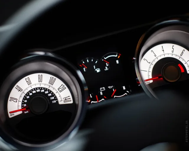 Ford Mustang 4.6 AT — 14