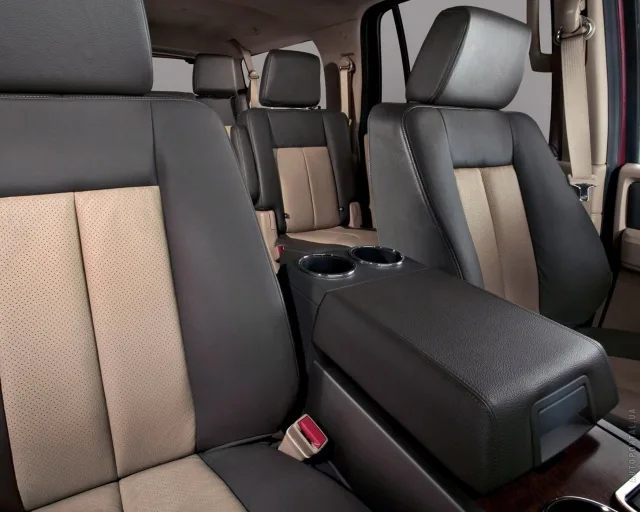 Ford Expedition позашляховик — 11
